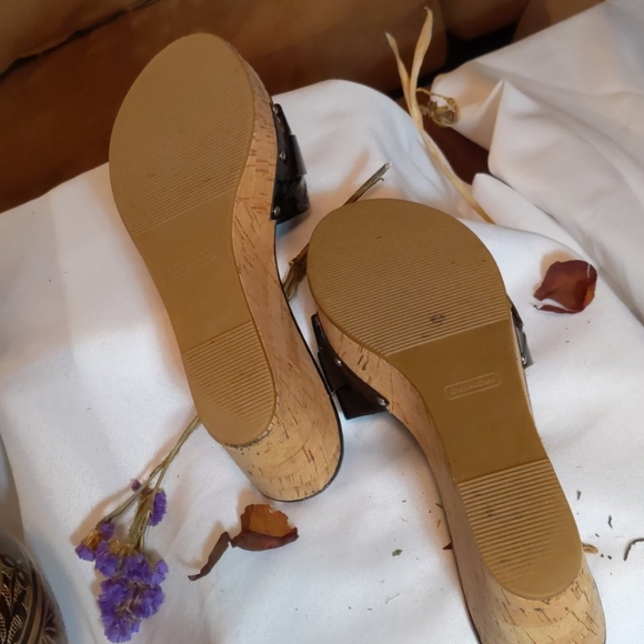 Coach ladies slip on wedge - Picture 4 of 9